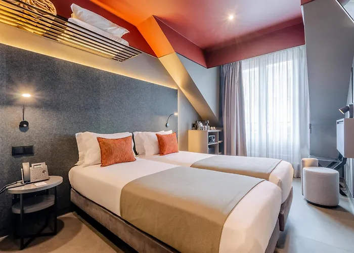 Lx Arch Hotel